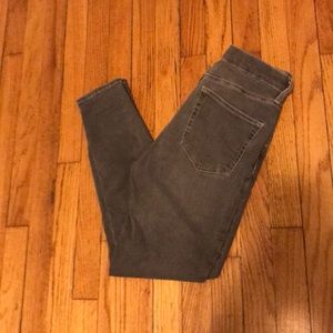 The PERFECT high-waist, gray jeans.